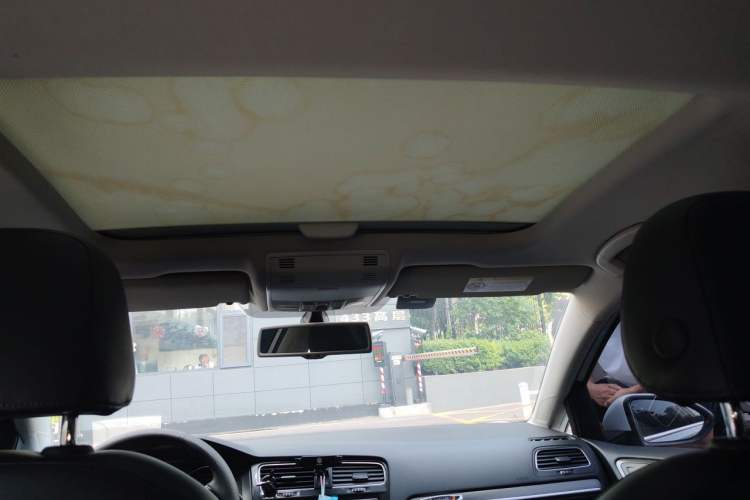 Used Volkswagen Golf 2015 1.4TSI Automatic Luxury Model Headliner