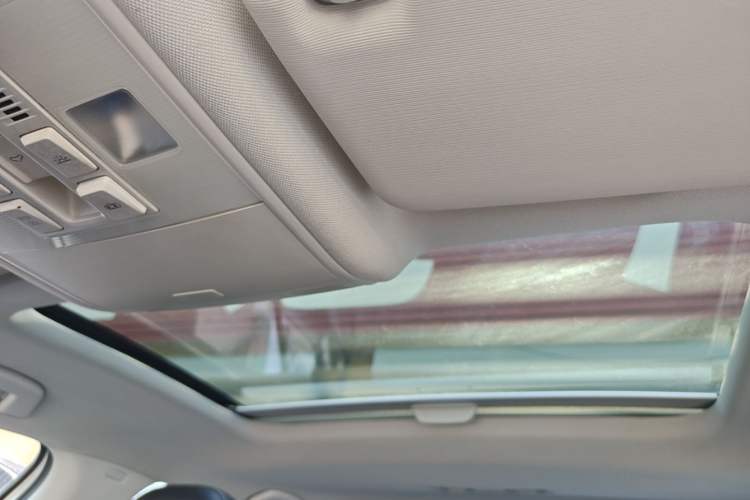 Used Volkswagen Golf 2015 1.4TSI Automatic Luxury Model Headliner