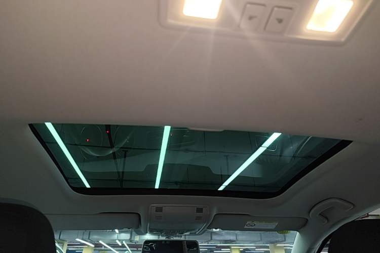 Used Volkswagen Golf 2015 1.4TSI Automatic Comfort Model Headliner