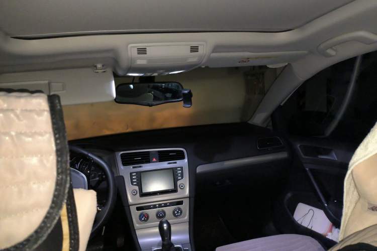 Used Volkswagen Golf 2015 1.4TSI Comfort Travel Edition Headliner