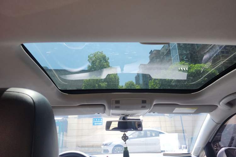 Used Volkswagen Golf 2015 1.4TSI Automatic Luxury Model Headliner