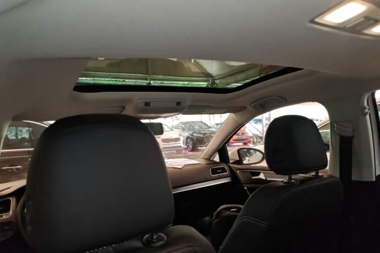 Used Volkswagen Golf 2015 1.6L Automatic Comfort Model Headliner