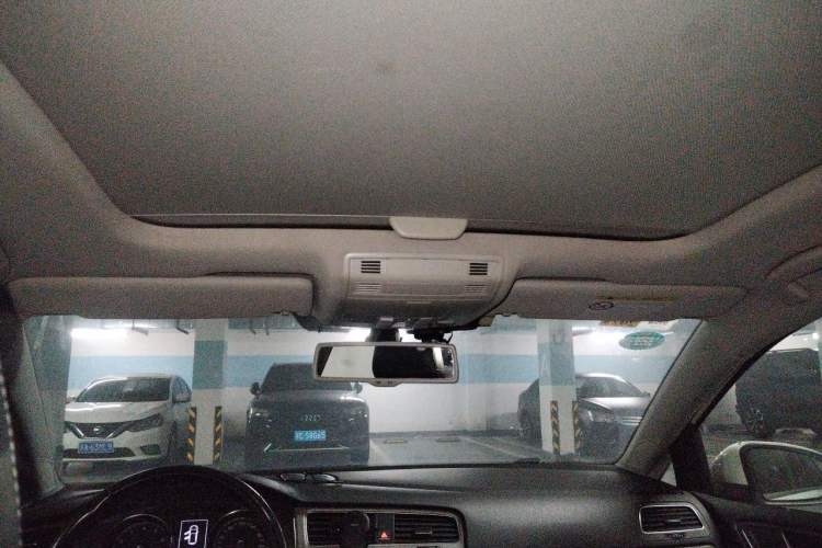 Used Volkswagen Golf 2015 1.4TSI Automatic Luxury Model Headliner