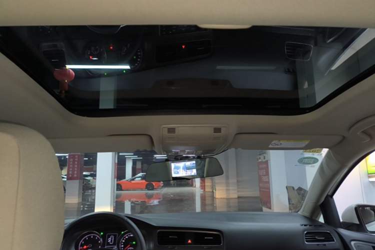 Used Volkswagen Golf 2015 1.6L Automatic Comfort Model Headliner