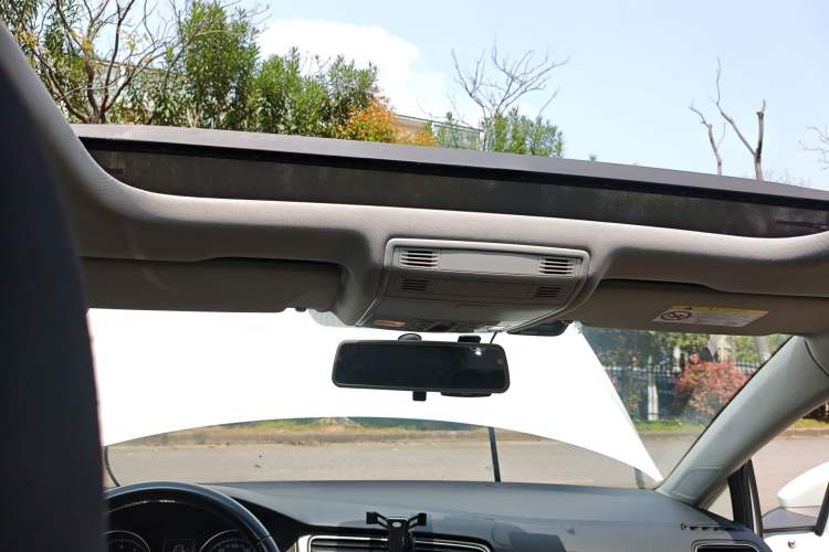 Used Volkswagen Golf 2015 1.4TSI Automatic Comfort Model Headliner
