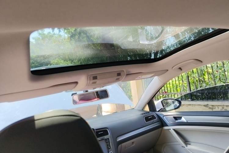 Used Volkswagen Golf 2015 1.6L Automatic Comfort Model Headliner