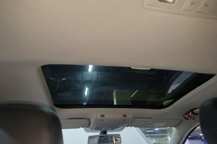 Used Volkswagen Golf 2015 1.4TSI Automatic Luxury Model Headliner