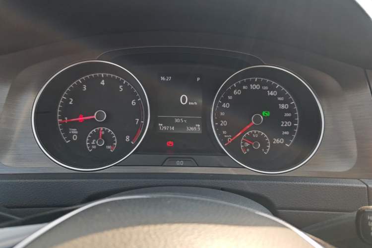 Used Volkswagen Golf 2015 1.4TSI Automatic Comfort Model Instrument Cluster