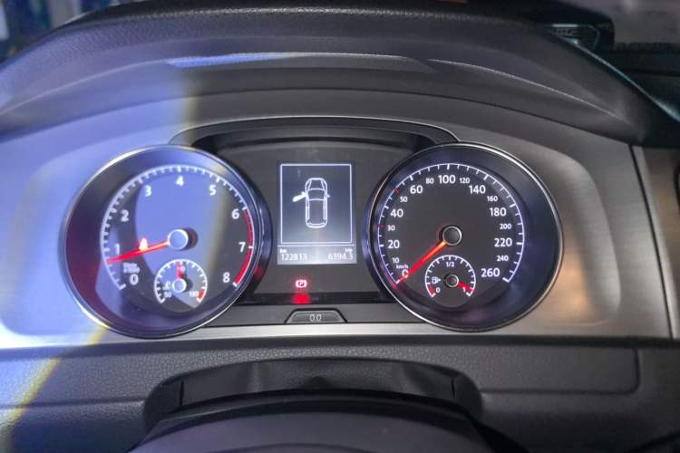 Used Volkswagen Golf 2015 1.4TSI Automatic Luxury Model Instrument Cluster