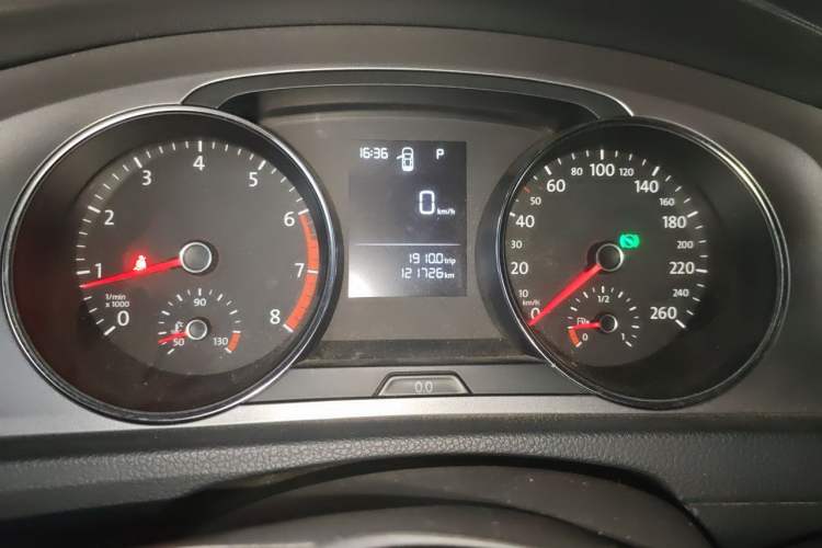 Used Volkswagen Golf 2015 1.6L Automatic Fashion Model Instrument Cluster