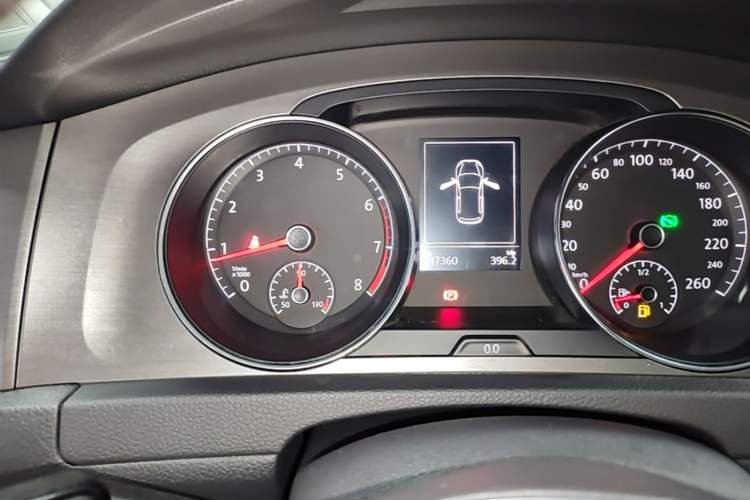 Used Volkswagen Golf 2015 1.4TSI Automatic Luxury Model Instrument Cluster