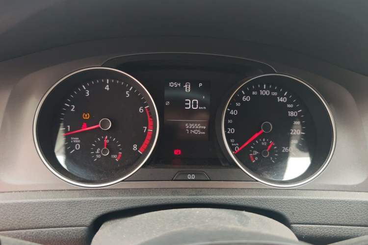Used Volkswagen Golf 2015 1.6L Automatic Fashion Model Instrument Cluster