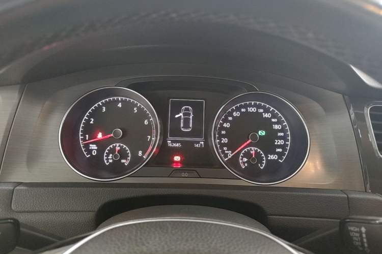 Used Volkswagen Golf 2015 1.4TSI Automatic Luxury Model Instrument Cluster