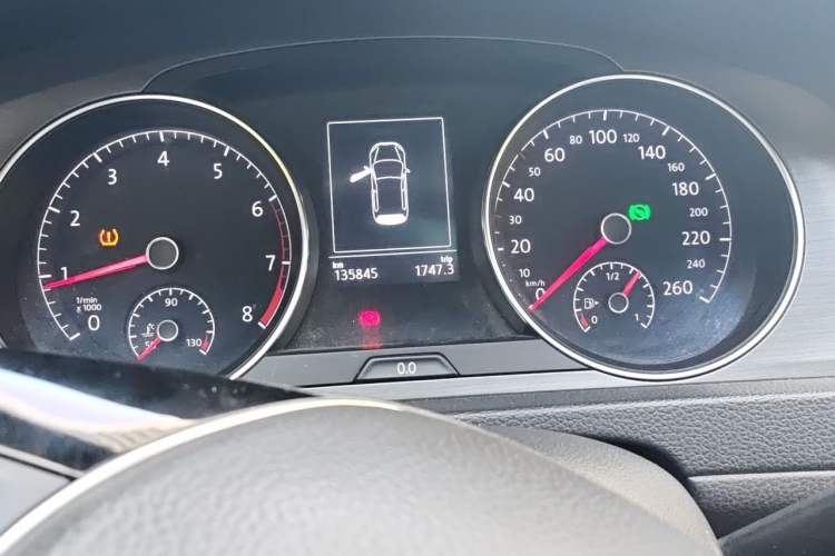 Used Volkswagen Golf 2015 1.4TSI Automatic Luxury Model Instrument Cluster