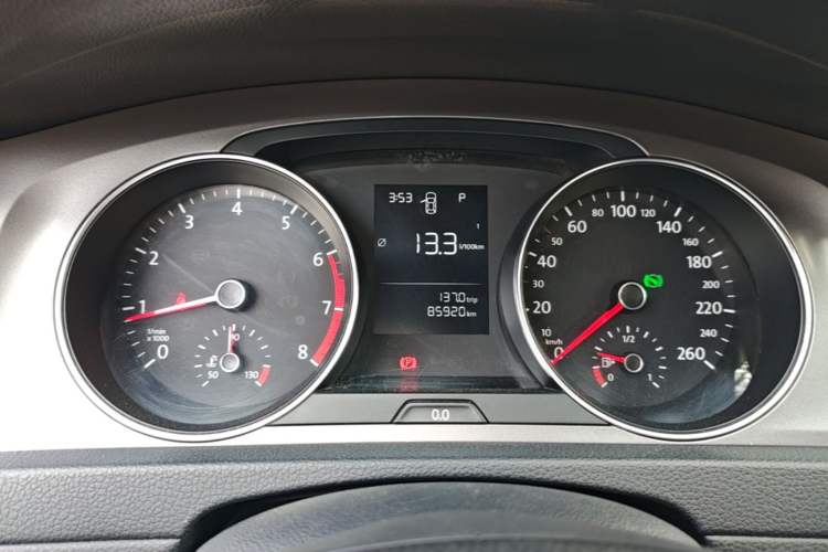 Used Volkswagen Golf 2015 1.6L Automatic Fashion Model Instrument Cluster