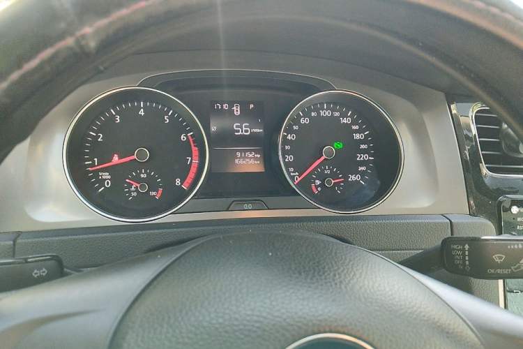 Used Volkswagen Golf 2015 1.6L Automatic Fashion Model Instrument Cluster