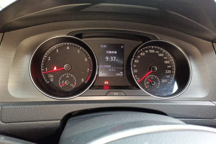 Used Volkswagen Golf 2015 1.6L Automatic Comfort Model Instrument Cluster