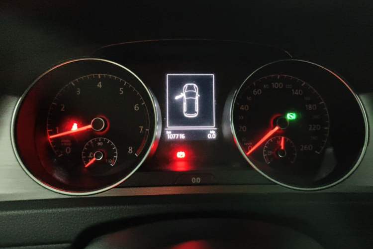 Used Volkswagen Golf 2015 1.4TSI Automatic Luxury Model Instrument Cluster
