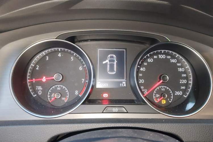 Used Volkswagen Golf 2015 1.4TSI Automatic Comfort Model Instrument Cluster