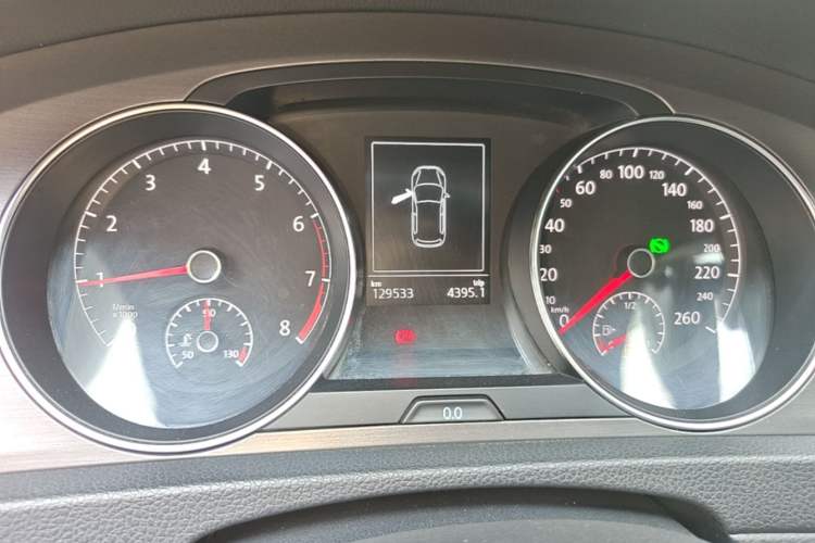 Used Volkswagen Golf 2015 1.4TSI Automatic Luxury Model Instrument Cluster