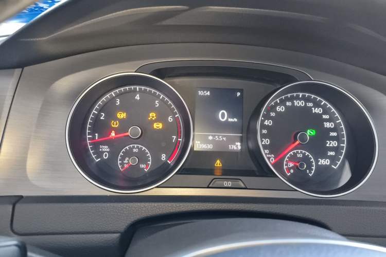 Used Volkswagen Golf 2015 1.4TSI Automatic Comfort Model Instrument Cluster