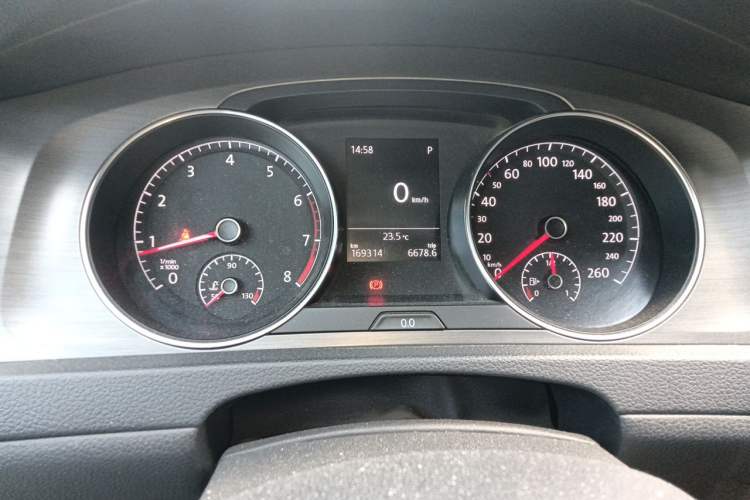 Used Volkswagen Golf 2015 1.4TSI Automatic Comfort Model Instrument Cluster