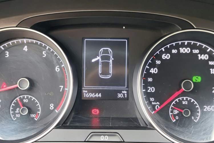 Used Volkswagen Golf 2015 1.4TSI Automatic Comfort Model Instrument Cluster