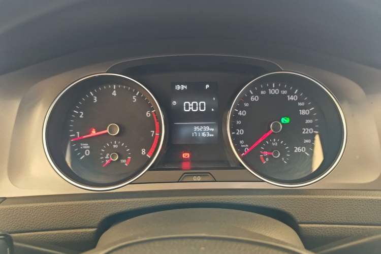 Used Volkswagen Golf 2015 1.6L Automatic Fashion Model Instrument Cluster