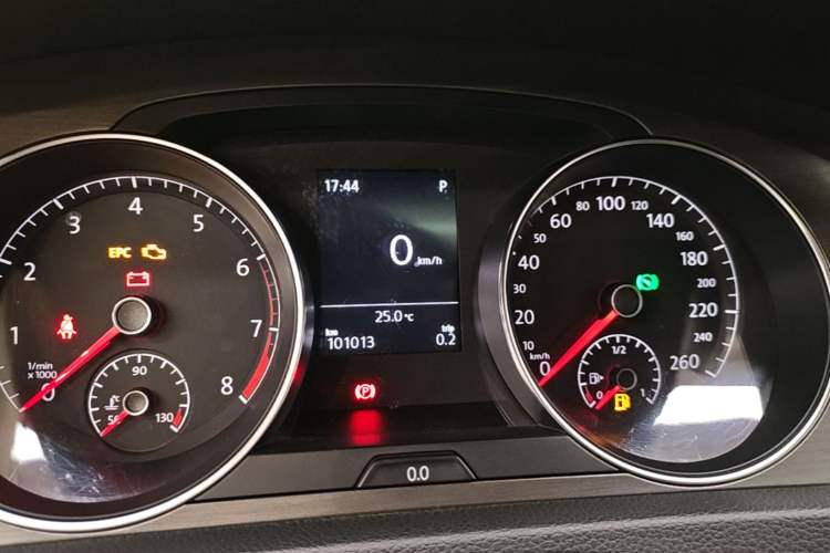Used Volkswagen Golf 2015 1.4TSI Automatic Comfort Model Instrument Cluster