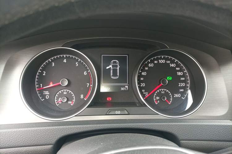 Used Volkswagen Golf 2015 1.6L Automatic Comfort Model Instrument Cluster