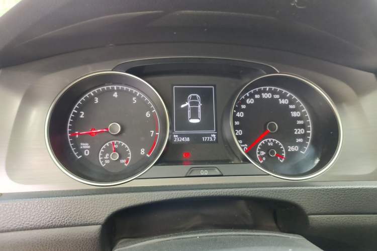 Used Volkswagen Golf 2015 1.4TSI Automatic Luxury Model Instrument Cluster