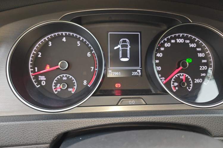 Used Volkswagen Golf 2015 1.4TSI Automatic Luxury Model Instrument Cluster