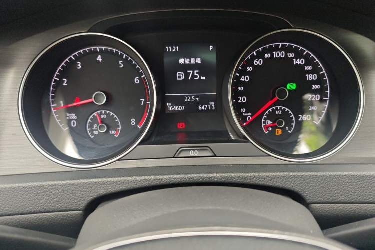 Used Volkswagen Golf 2015 1.4TSI Automatic Luxury Model Instrument Cluster