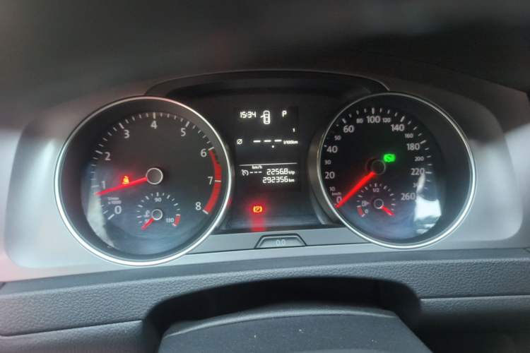 Used Volkswagen Golf 2015 1.6L Automatic Fashion Model Instrument Cluster