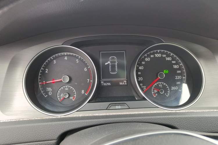 Used Volkswagen Golf 2015 1.4TSI Automatic Comfort Model Instrument Cluster