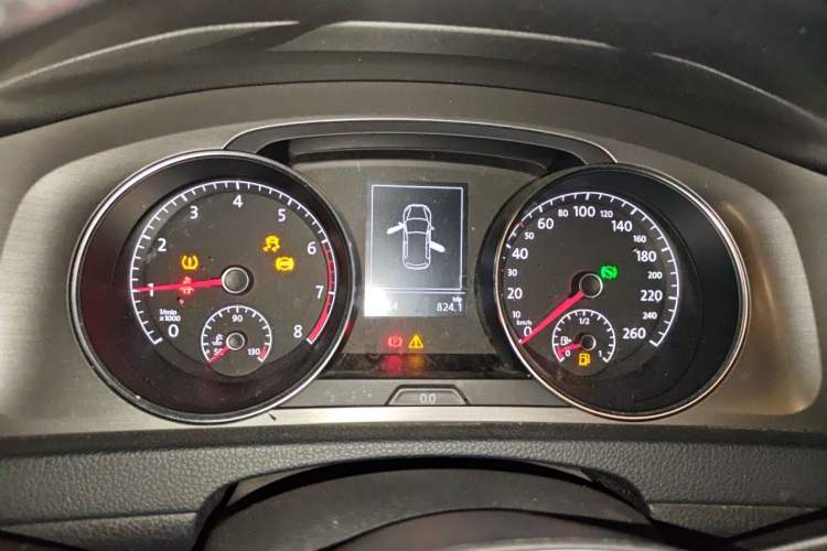 Used Volkswagen Golf 2015 1.4TSI Automatic Luxury Model Instrument Cluster