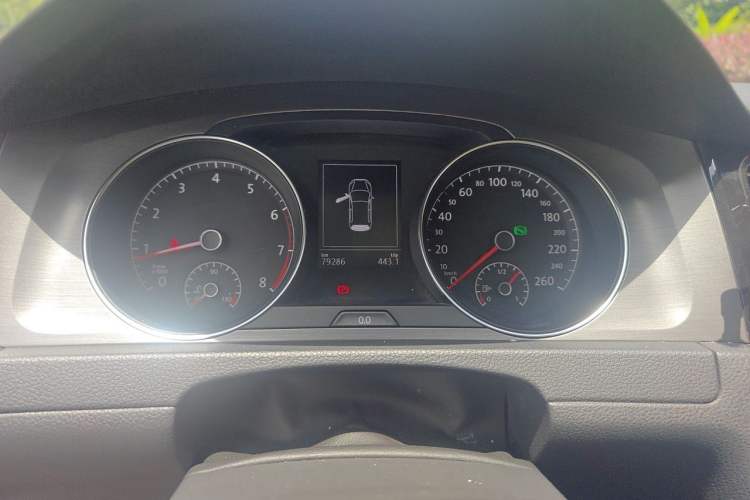 Used Volkswagen Golf 2015 1.4TSI Automatic Luxury Model Instrument Cluster
