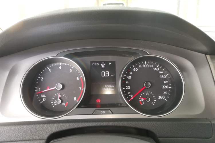 Used Volkswagen Golf 2015 1.6L Automatic Fashion Model Instrument Cluster
