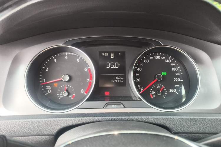 Used Volkswagen Golf 2015 1.6L Automatic Fashion Model Instrument Cluster
