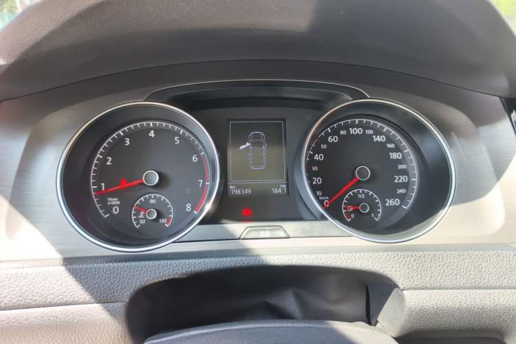 Used Volkswagen Golf 2015 1.4TSI Manual Comfort Model Instrument Cluster