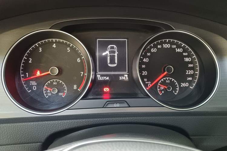 Used Volkswagen Golf 2015 1.4TSI Manual Comfort Model Instrument Cluster