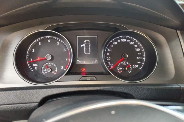 Used Volkswagen Golf 2015 1.4TSI Manual Comfort Model Instrument Cluster