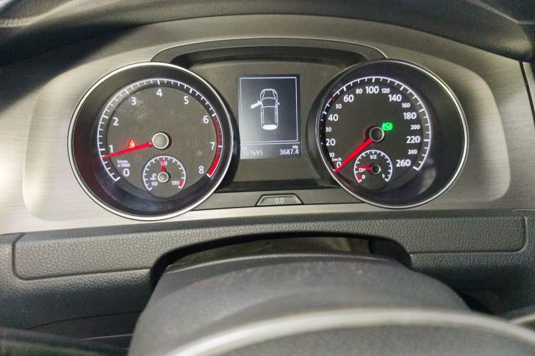 Used Volkswagen Golf 2015 1.4TSI Automatic Luxury Model Instrument Cluster