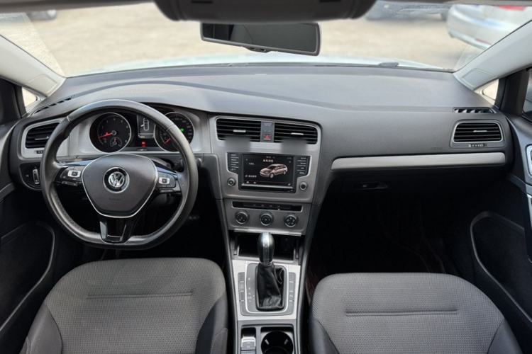Used Volkswagen Golf 2015 1.4TSI Comfort Travel Edition Interior 1