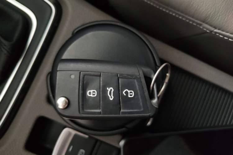 Used Volkswagen Golf 2015 1.4TSI Automatic Flagship Model Interior 1