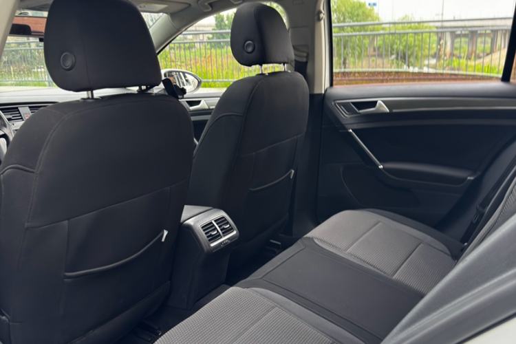 Used Volkswagen Golf 2015 1.6L Automatic Comfort Model Interior 1