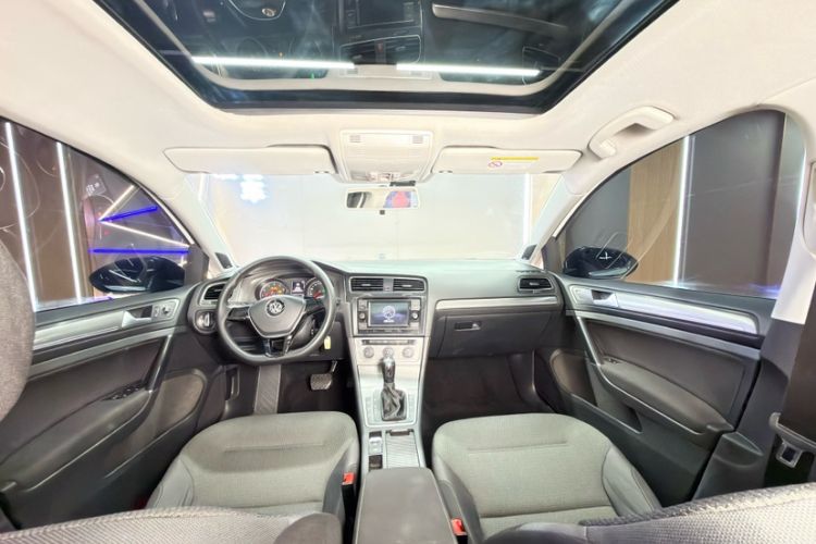 Used Volkswagen Golf 2015 1.4TSI Automatic Comfort Model Interior 1
