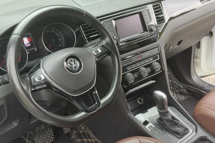 Used Volkswagen Golf 2015 1.4TSI Sportsvan Interior 11