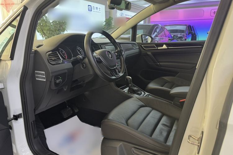 Used Volkswagen Golf 2015 1.4TSI Sportsvan Interior 2