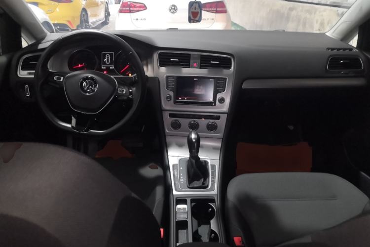 Used Volkswagen Golf 2015 1.4TSI Comfort Travel Edition Interior 2